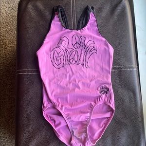 GK Elite Groovy Leo Signed By Shawn Johnson